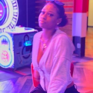 Meet your Posher, Nelly